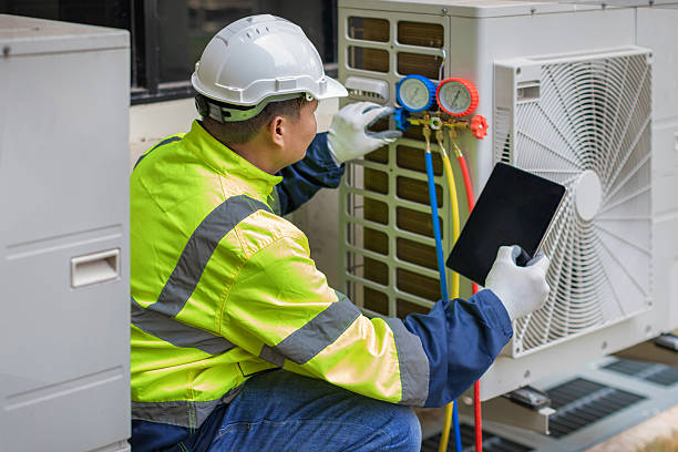 Professional Ductwork Repair technician working in Hamilton, VA